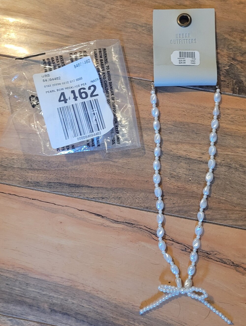 URBAN OUTFITTERS Pearl Bow Statement Necklace, NIB, O/S, Neut & GREAT Gift Idea!